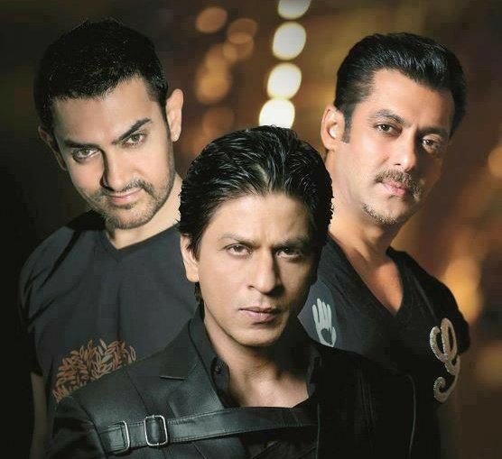 अडानी अंबानी बिड़ला गोदरेज को देश में कोई एडमायर नही करता है. सड़क पर मुकेश अंबानी खड़े हो जाएं तो मुश्किल से 50 लोग जमा होंगे.

लेकिन अगर किसी चौराहे पर सुपरस्टार अमिताभ बच्चन, शाहरुख खान, आमिर खान या सलमान खान खड़े हो जाएं तो चंद मिनटों में लाखों की भीड़ जमा हो जाएगी.

कारण