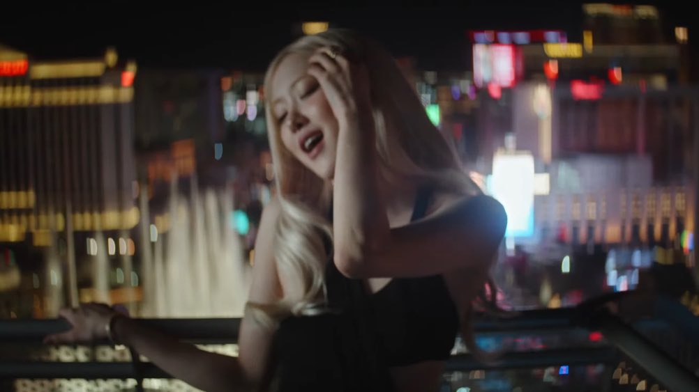 ROSÉ UPDATES¹ tweet media