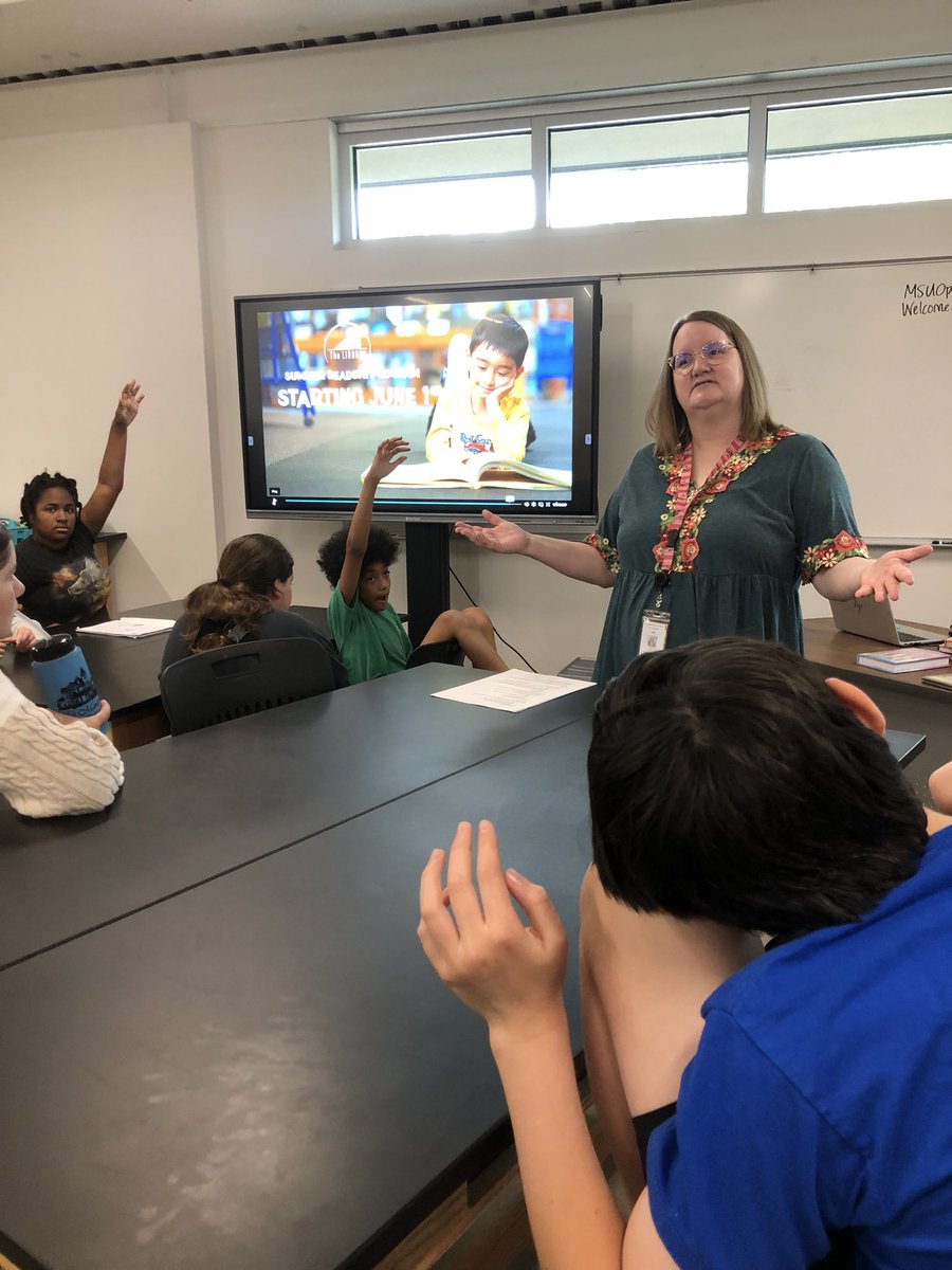 LVGintheLibrary's tweet image. It’s a great day at the AG Academy. The Library Center visited classes to promote Summer Reading. Plus, the newly hatched chicks stretched their legs in the yard 🐥 The only bummer is  that checkouts are ending for the year #SPSlib
