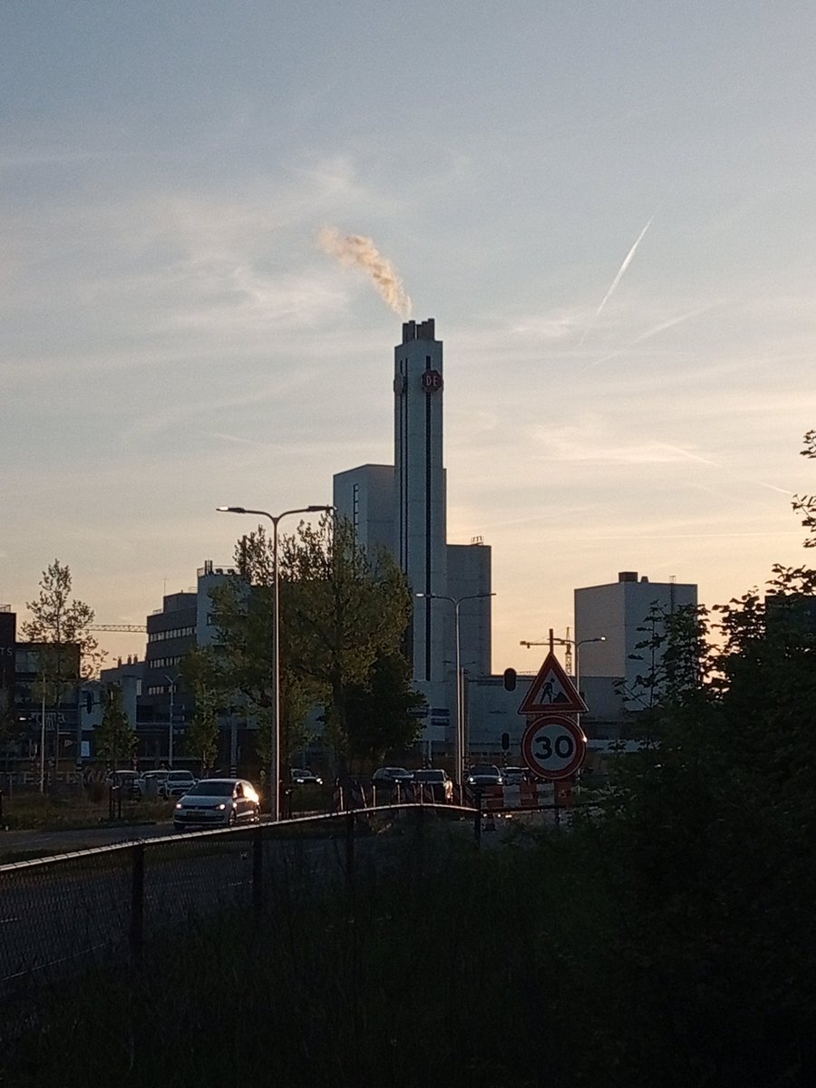 Goeie beslissingen beginnen met goeie koffie! #witterook <a href="/DouweEgbertsNL/">Douwe Egberts</a>