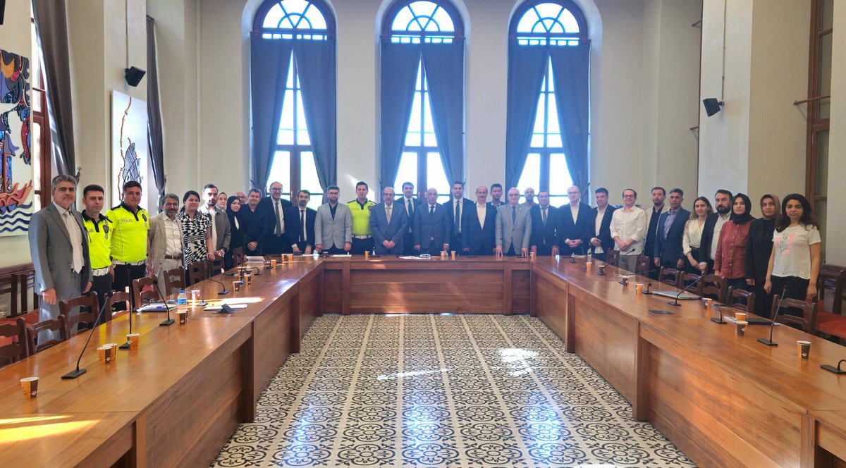 🔵⚪ Insightful discussions and practical knowledge were shared to strengthen efforts toward safer roads across Türkiye.
Interactive sessions focused on smart city initiatives, emphasizing the importance of effective legislation to reduce urban traffic accidents, particularly in