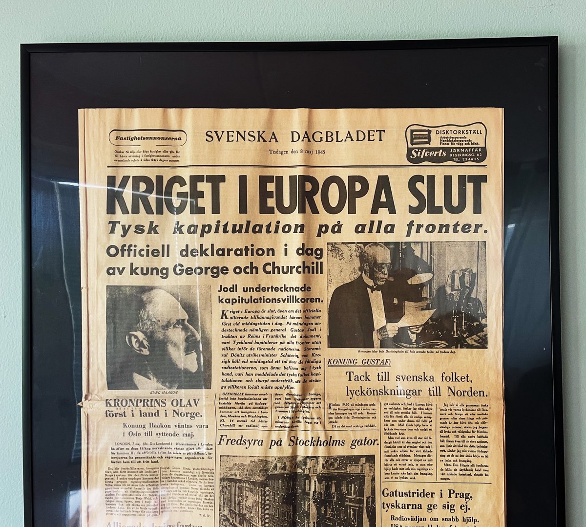 På väggen mellan vårt kök och vardagsrum hänger en inramad tidning från SvD som min farfar köpte för exakt 80 år sedan.

Jag undrar om våra barn kommer få uppleva ett Europa i fred.

Skrivit en personlig krönika med anledning av fredsdagens 80-årsjubileum:
unt.se/ledare/ledarkr…