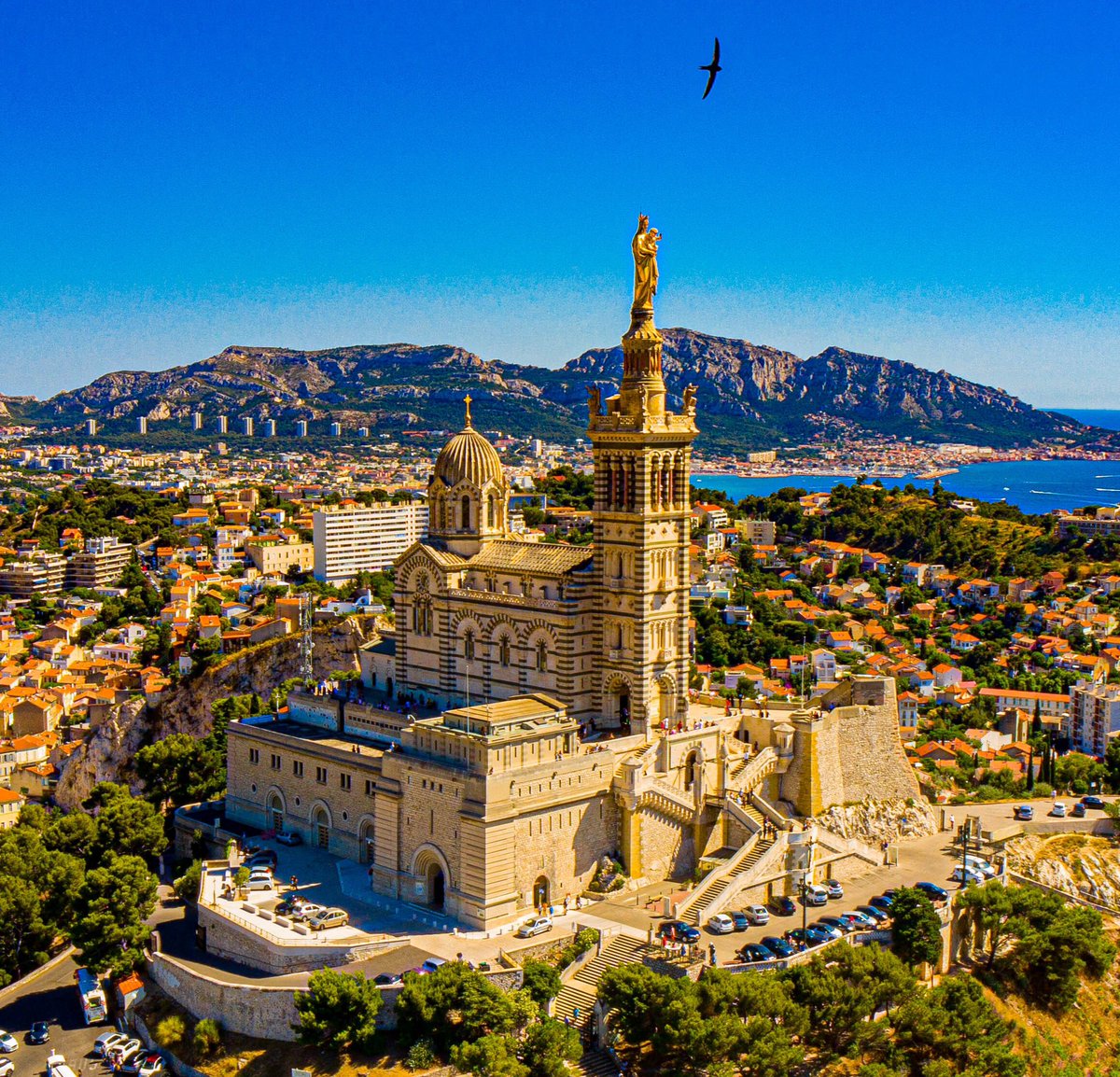 LudovicPerney's tweet photo. Les cloches de Notre-Dame de la Garde résonnent sur Marseille.

Habemus Papam. https://t.co/Yl1EsIDPwC