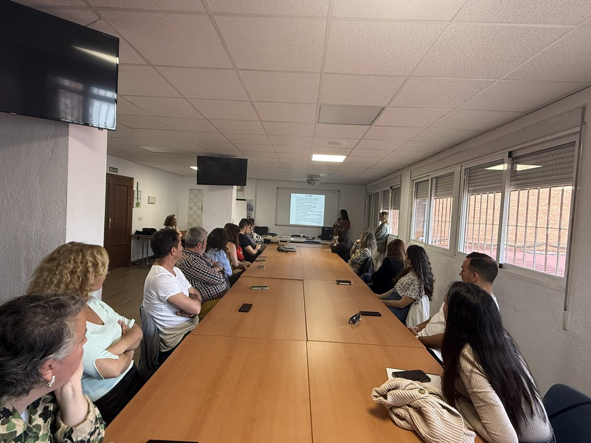 Aurelio J. Caballero (@aurecaba) on Twitter photo ¡Finaliza hoy el curso para equipos directivos noveles en el CEP de Málaga! Un placer haber sido ponente y gracias de corazón por el compromiso de todos los equipos directivos. ¡Enhorabuena por vuestra dedicación! #EquiposDirectivos <a href="/cepmalaga/">CEP de Málaga</a> #Formación ¡Finaliza hoy el curso para equipos directivos noveles en el CEP de Málaga! Un placer haber sido ponente y gracias de corazón por el compromiso de todos los equipos directivos. ¡Enhorabuena por vuestra dedicación! #EquiposDirectivos <a href="/cepmalaga/">CEP de Málaga</a> #Formación