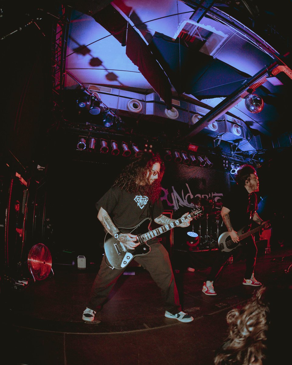 Have a look at Cory Emond and Cody Delvecchio of Boundaries tearing it up stage with the new Lee Malia LM-87! ⚔️ Learn more here: bit.ly/4d8t1Uf
📸: Sarah Holick