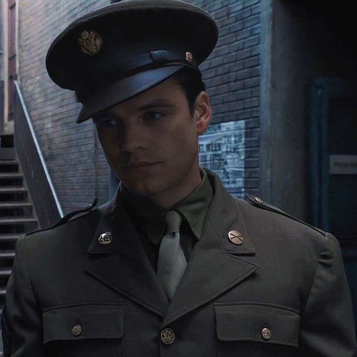jadeeluvseb's tweet photo. Bucky Barnes having the craziest lore in MCU history https://t.co/8sH1kw2WPM