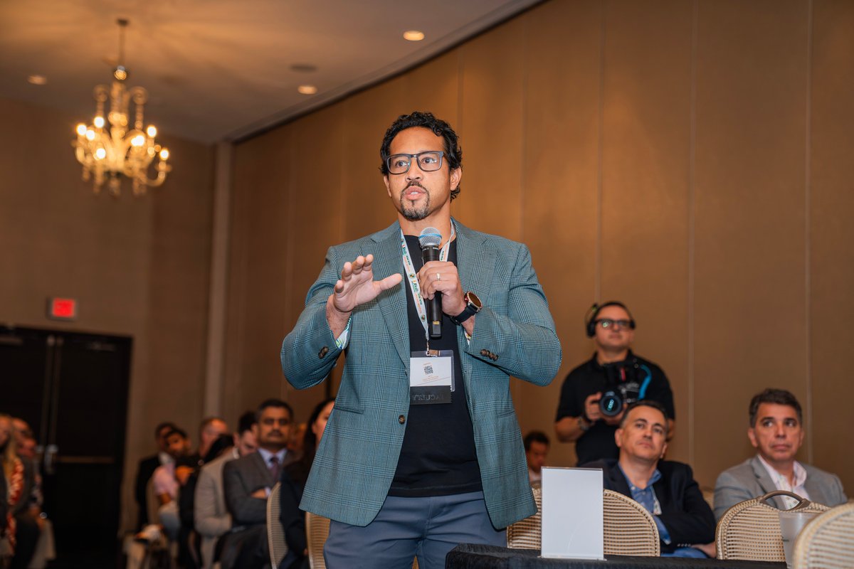 dsui_miami_uro's tweet image. At #AUA2025, faculty from the Desai Sethi Urology Institute were appointed to key roles shaping urologic education, clinical trials, and future leadership. These positions help guide national standards and advance care for patients. @sanojpunnen @chadritchmd @raveensyan…
