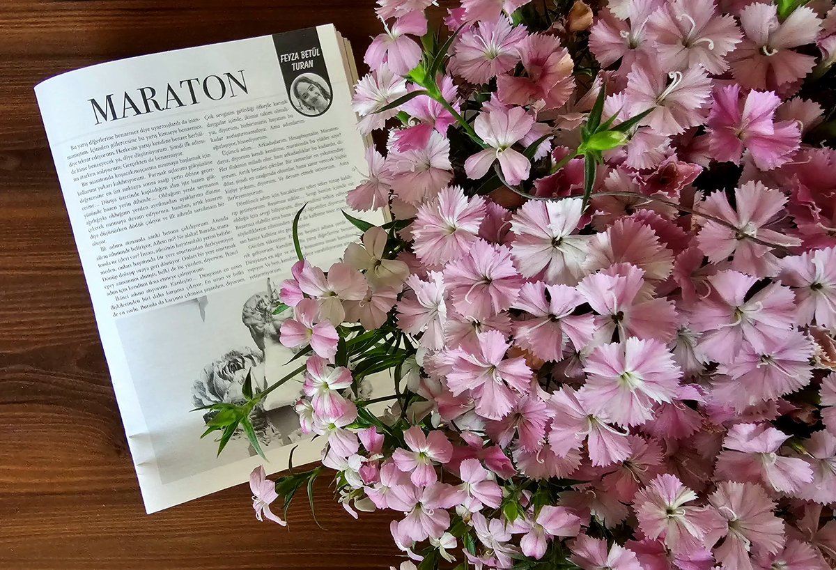 #feyzabetülturan ‘ın #maraton isimli yazısı için sizleri de sayfa 23’de bekliyoruz.

“Bu yarış diğerlerine benzemiyor. Dünyanın en ağır ve zor koşusunu insan kendine doğru yapıyor. Ve ben, kendime sadece varabiliyorum ama asla ona yetişemiyorum.”