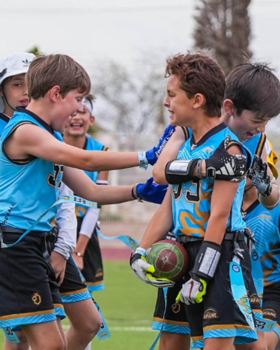 WilsonFootball's tweet image. We teamed up with @FMFAOFICIALMX, as the city of Chihuahua hosted their 4th annual National Youth Flag Football Tournament. 🏈
This event featured teams from various regions of the country, promoting healthy competition and fostering values of the the sport.
#WilsonFootball