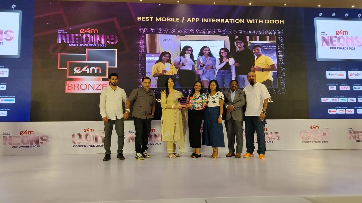 e4mevents's tweet image. 🔥 Big applause for the champions of OOH!

Category: Best   Mobile / App Integration with DOOH
Winner: @lorealindia
  @GroupMWorldwide   #DharampalSatyapalFoods @madison_ooh   @Spotify
  @PublicisGroupe

#OOHAwards #e4mNeonsOOH #CreativeImpact