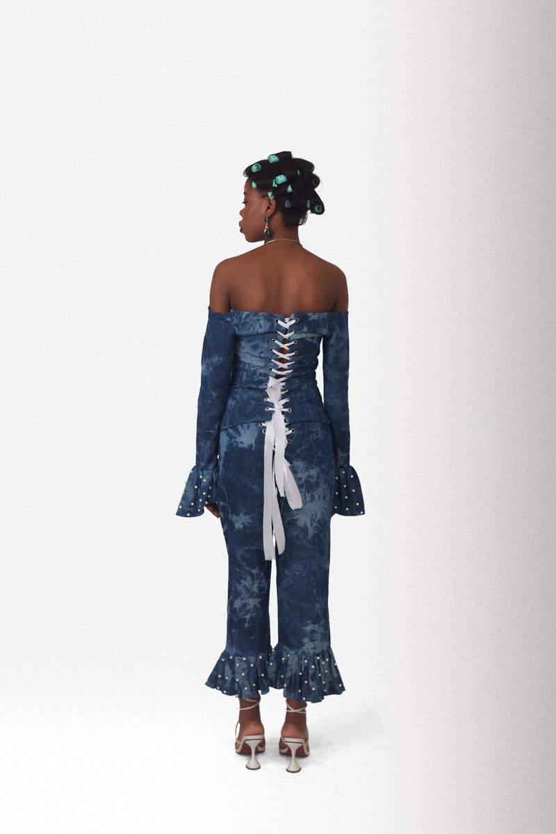 vworrld's tweet image. LOOK 6 (Sisi Eko)
Creative direction : @purplegaddafi
Photography & art direction : @Thesicknerd