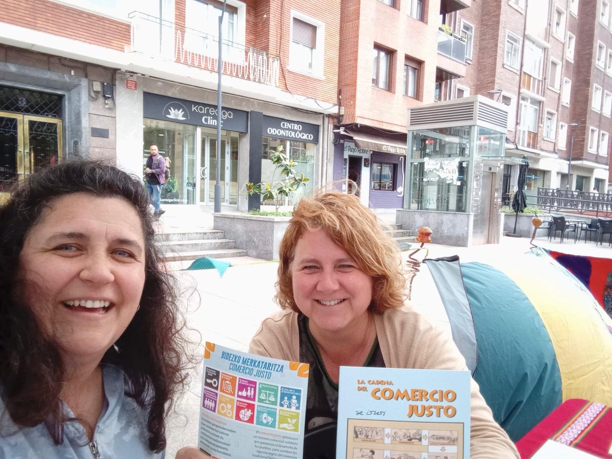 procladeyanapay's tweet photo. Aquí estamos.
Estamos hasta las 20:00
@kidendacomerciojusto · @asociacionadeco · @procladeyanapay · @oibilbao · @setemhegohaizea · @comerciojustobizkaia · @bilbao_udala
#BilbaoCoopera #30urteLankidetzan
#BidezkoMerkataritza #ComercioJusto #Bilbao #Deusto #Deustu https://t.co/m24gGDJ8hd