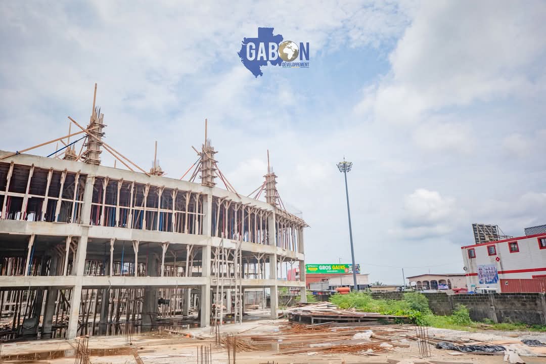 Gabon | Nouveau Centre Commercial de l’ancienne Gare Routière. 

Ce complexe moderne, composé de deux tours jumelles sur 4 niveaux, comptera plus de 170 espaces commerciaux.