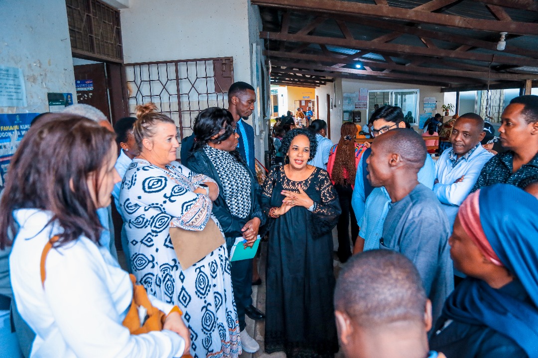 JhpiegoTanzania's tweet photo. A powerful day in Mwanza with the #PfizerFoundation
From strategic talks with RAS & RMO, to heartfelt moments with patients at Nyamagana Hospital and Bugando Oncology Centre witnessing breast health screenings, referrals,and cancer care in action.#BEATBreastCancerProject https://t.co/V4iMImFiWN