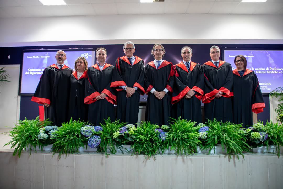 Cerimonia di consegna delle toghe ai 6 nuovi ordinari di Foggia, con mons. Ferretti, il Rettore Lo Muzio, l’ass. Piemontese e il DG Pasqualone. Grazie al prof. Carrieri per avermi regalato questa opportunità e al prof. Serviddio per un momento aulico e sincero. Ad maiora!