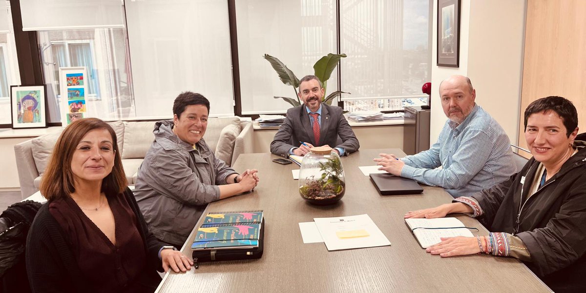 En el día de hoy, <a href="/BelenNovillo19/">Belen Novillo García</a> <a href="/MartaCubero72/">Marta Cubero García</a> y Diana Camafeita -decana, vicedecana y vocal de la Junta de Gobierno de <a href="/ColegioTSMadrid/">Colegio Trabajo Social Madrid</a>- han mantenido una reunión de trabajo con la Dirección General de Atención al Mayor y a la Dependencia de la <a href="/ComunidadMadrid/">Comunidad de Madrid</a>