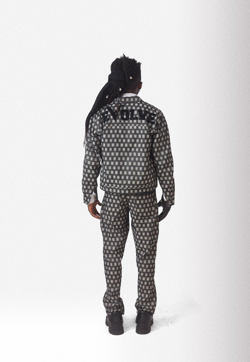 vworrld's tweet image. LOOK 7 (Formal)
Creative director : @purplegaddafi
Photography & art direction : @Thesicknerd