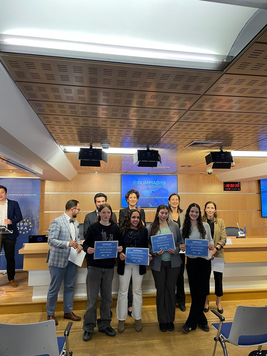 El IES Villajunco (Santander) ha sido el equipo ganador y tendrá la  oportunidad de viajar a Bruselas para conocer el Parlamento Europeo.  

¡Enhorabuena al ganador y a los finalistas del Colegio Maristas Sagrado Corazón (Valencia)  y del IES San Fernando (Madrid)! 🏆