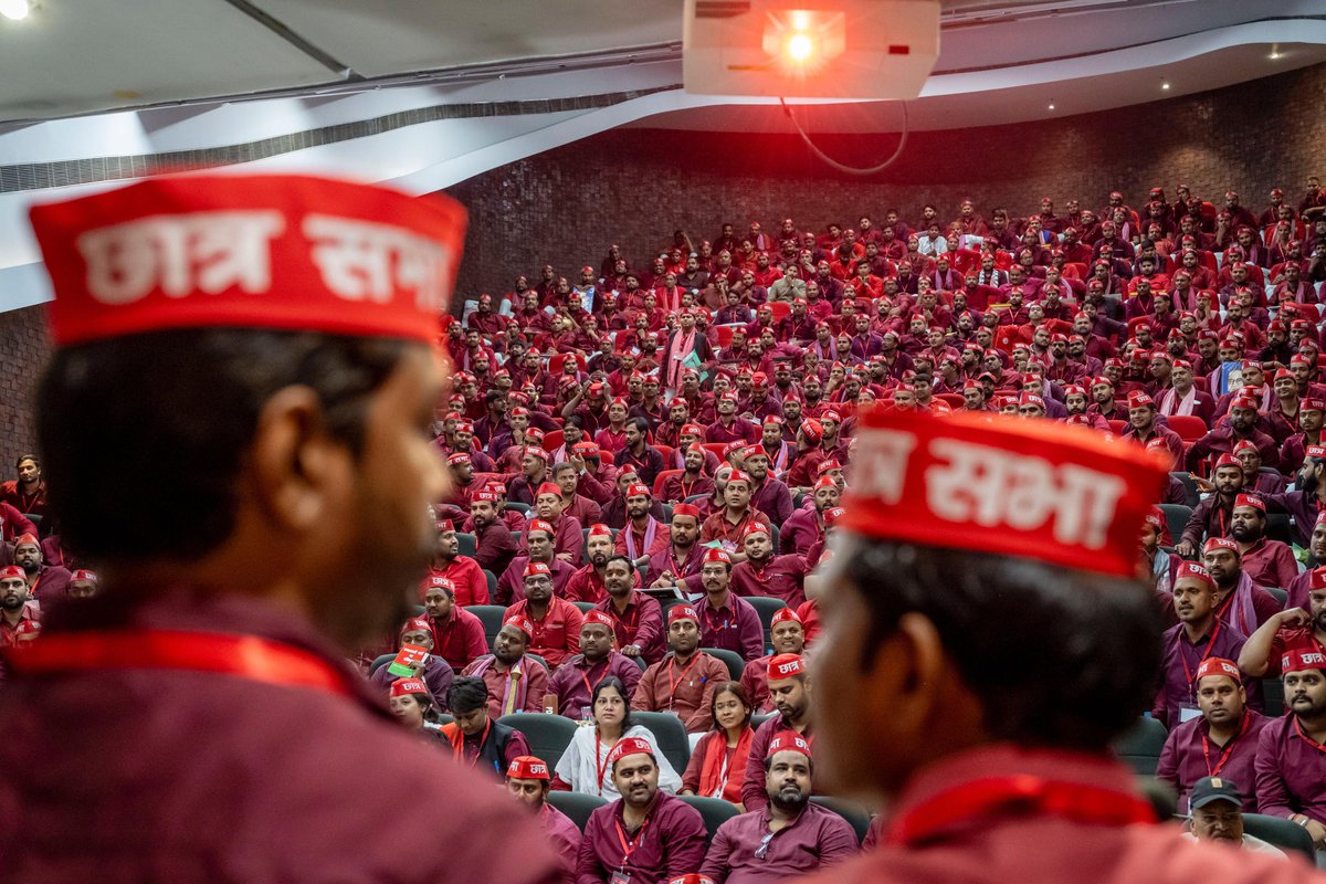 Akhilesh Yadav (@yadavakhilesh) on Twitter photo тАЭ46 рдореЗрдВ 56тАЭ рдХреА рдЧрд▓рдд рдЧрдгрд┐рдд рдХрд░рдиреЗрд╡рд╛рд▓реЛрдВ рдХрд╛ рд╕рд╛рд░рд╛ тАШрдЧреБрдгрд╛-рднрд╛рдЧтАЩ 2027 рдореЗрдВ рдпрд╣реА рдЫрд╛рддреНрд░ рд╕рднрд╛ рдХрд░реЗрдЧреАред
рдЖрдЬ рд▓рдЦрдирдК рдореЗрдВ рд╕рдкрд╛ рдХреА рдКрд░реНрдЬрд╛рд╡рд╛рди тАШрдЫрд╛рддреНрд░ рд╕рднрд╛тАЩ рдХреЗ рдмреАрдЪред тАЭ46 рдореЗрдВ 56тАЭ рдХреА рдЧрд▓рдд рдЧрдгрд┐рдд рдХрд░рдиреЗрд╡рд╛рд▓реЛрдВ рдХрд╛ рд╕рд╛рд░рд╛ тАШрдЧреБрдгрд╛-рднрд╛рдЧтАЩ 2027 рдореЗрдВ рдпрд╣реА рдЫрд╛рддреНрд░ рд╕рднрд╛ рдХрд░реЗрдЧреАред
рдЖрдЬ рд▓рдЦрдирдК рдореЗрдВ рд╕рдкрд╛ рдХреА рдКрд░реНрдЬрд╛рд╡рд╛рди тАШрдЫрд╛рддреНрд░ рд╕рднрд╛тАЩ рдХреЗ рдмреАрдЪред