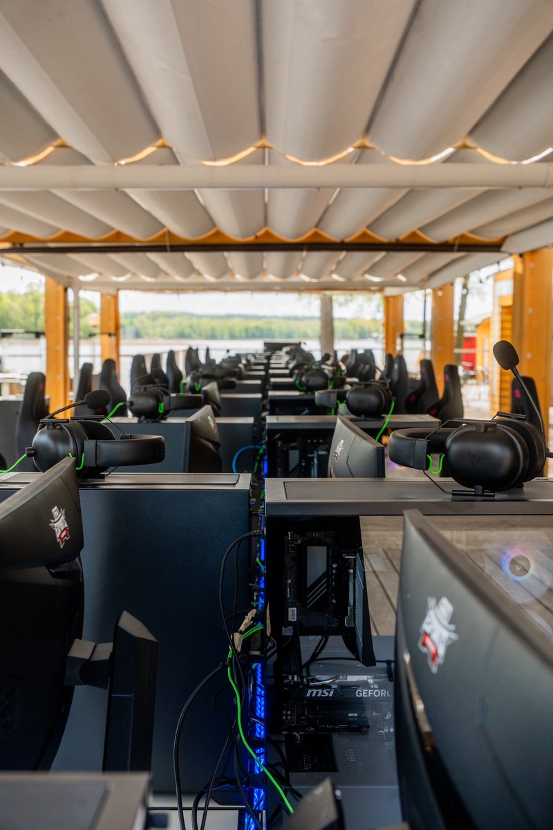 I organized an event by the lake for 70 adult men. If you love esports and sports, this event is for you.
I invite you to follow what we are doing there 💪 This camp is my gem ❤️