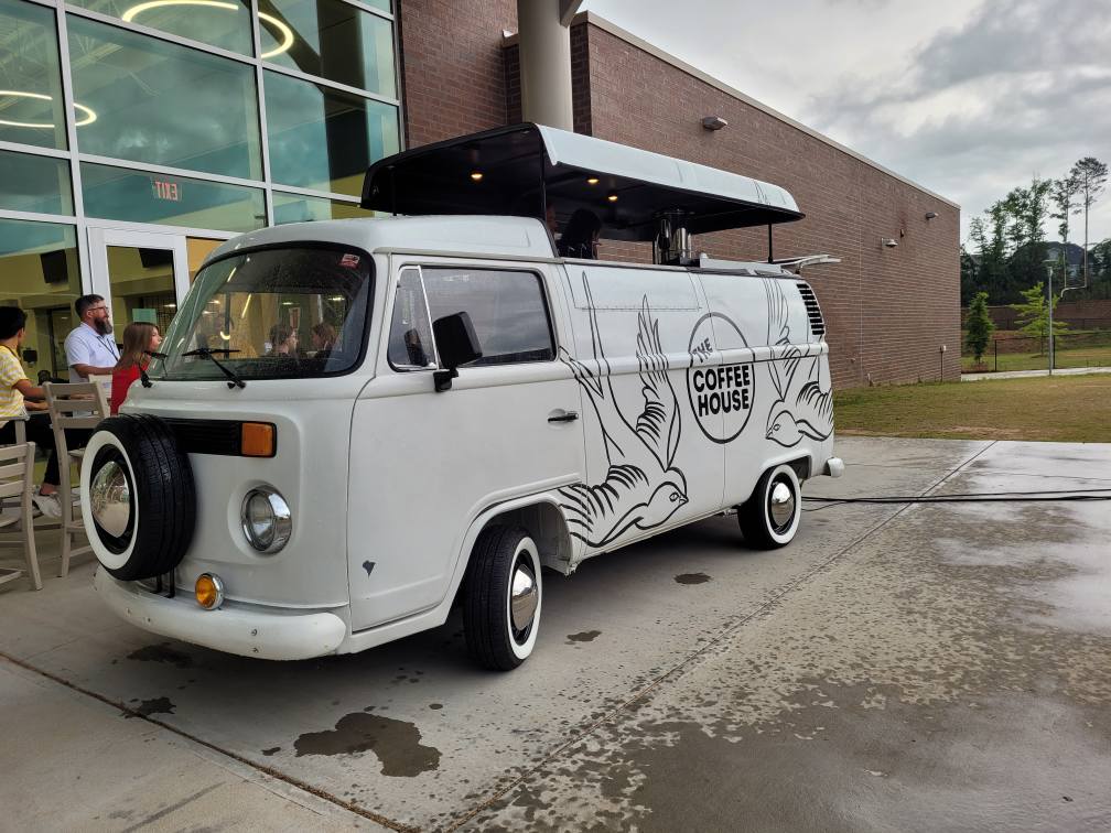 BeechwoodMiddle's tweet photo. Thank you so much to @BPGHVAC & Power Solutions and The Coffee House for our DELICIOUS coffees and lemonades this morning! They were the PERFECT pick me up on this rainy Thursday! β π₯°βοΈ #TeacherAppreciationWeek #TogetherAtTheBeech https://t.co/KAsfs72JG7