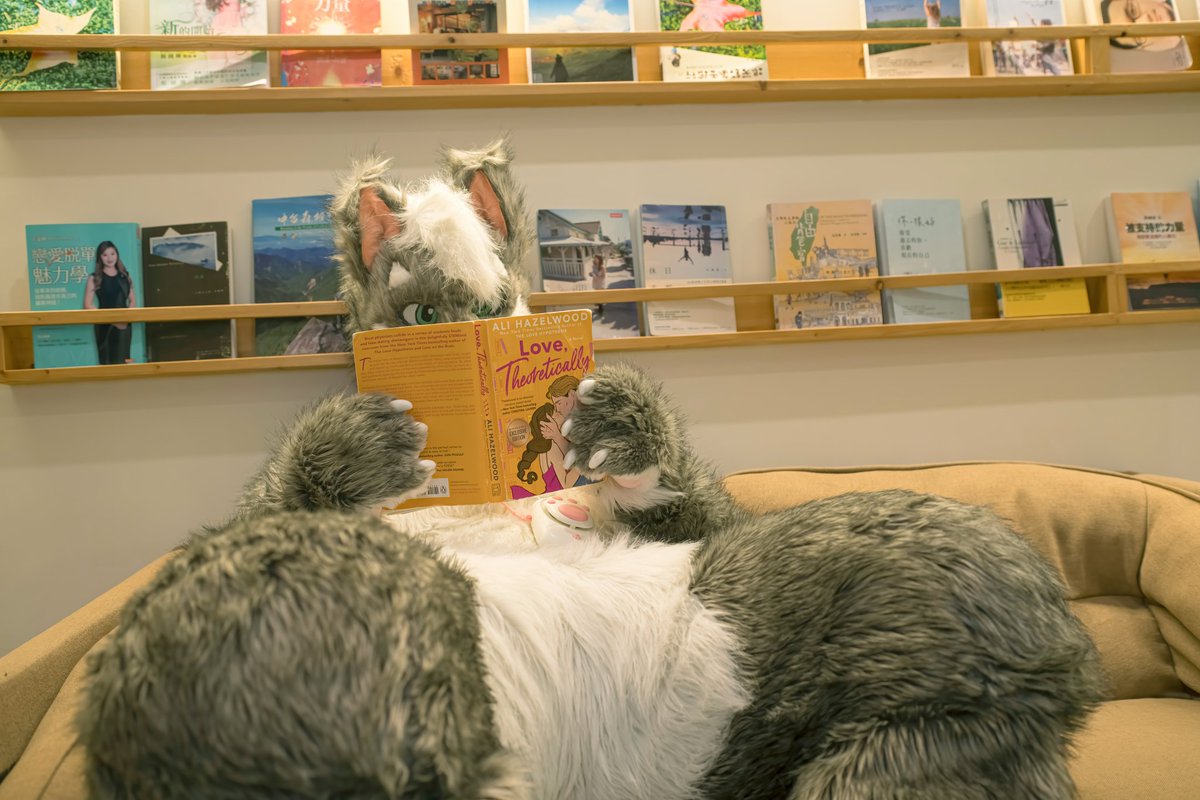 これが“イチャイチャパラダイス”か？
なんて面白いんだ…！手放せない！
📷NUO_PENG
#FursuitFriday