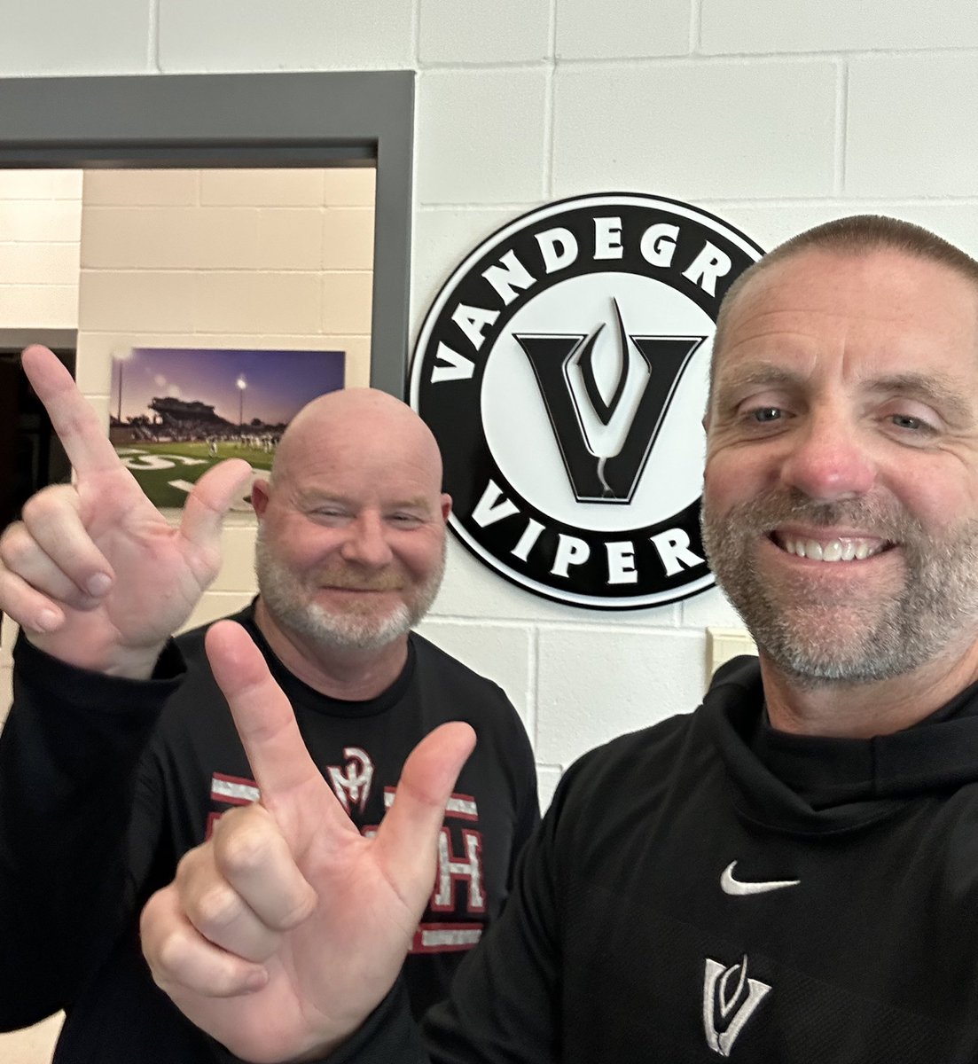 Vandegrift Football (@vhsfootball) on Twitter photo Thanks to <a href="/TexasTechFB/">Texas Tech Football</a> coaching legend <a href="/CoachKennyPerry/">Kenny Perry 🌵</a> for swinging by the #VIPERPIT 🐍 today
Thanks for recruiting our guys
#WreckEm Thanks to <a href="/TexasTechFB/">Texas Tech Football</a> coaching legend <a href="/CoachKennyPerry/">Kenny Perry 🌵</a> for swinging by the #VIPERPIT 🐍 today
Thanks for recruiting our guys
#WreckEm