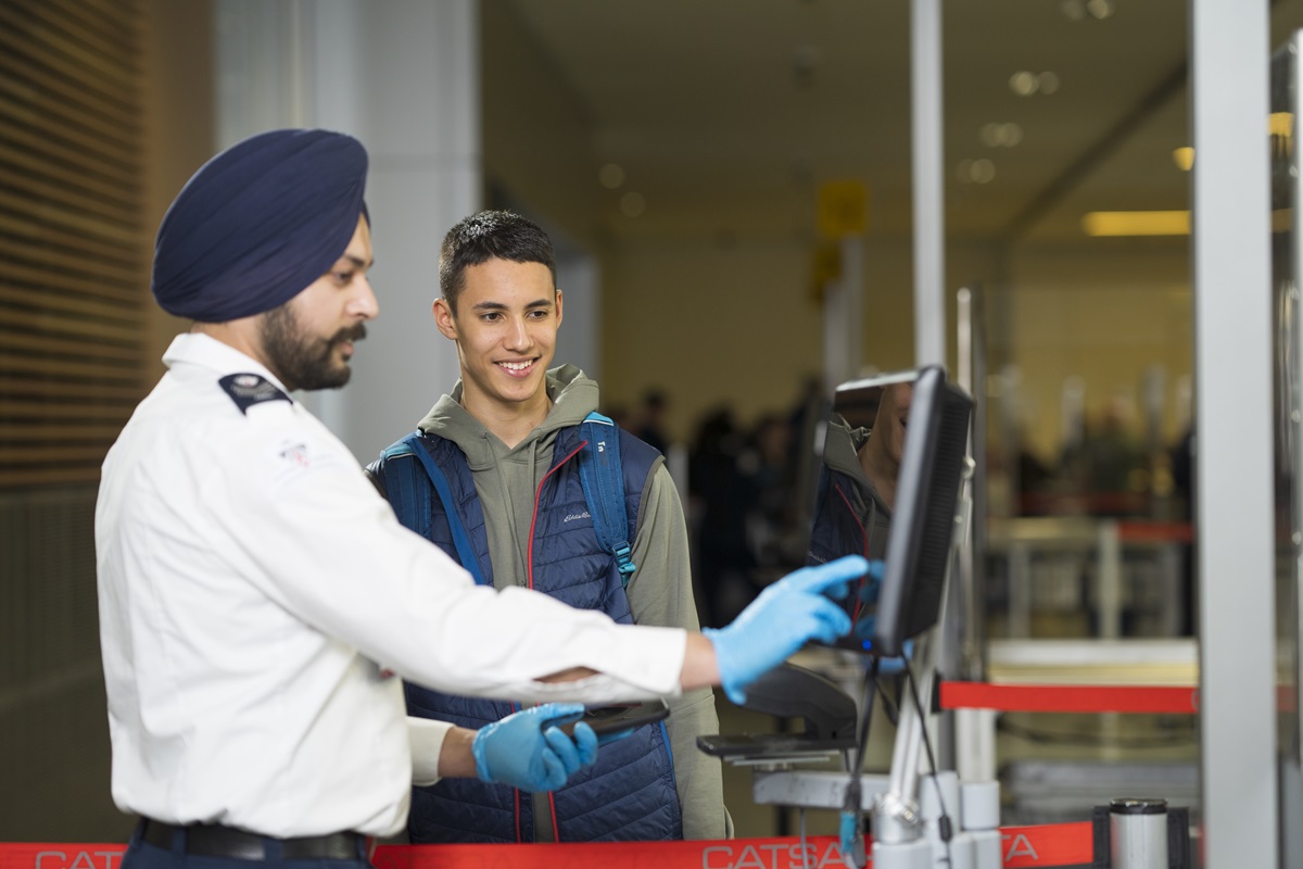 While screening lines are well-staffed, line-ups during peak travel times are common and to be expected. Check your wait times: ow.ly/3o6750VOEif.