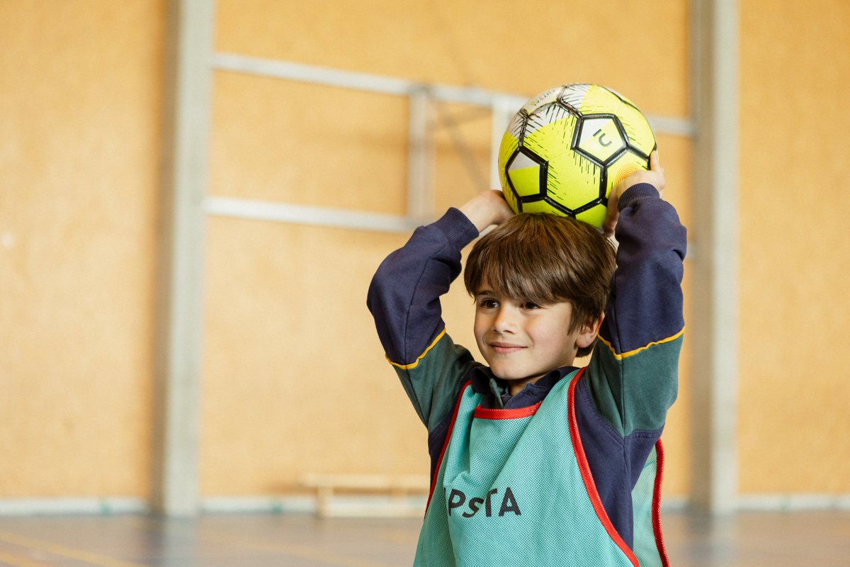El deporte trasciende las competiciones, las victorias, o los partidos. En Fomento se promueve una educación basada en valores que se hace visible también en el deporte. En cada juego, cada partido, nuestros alumnos crecen en valores que les acompañarán toda la vida.