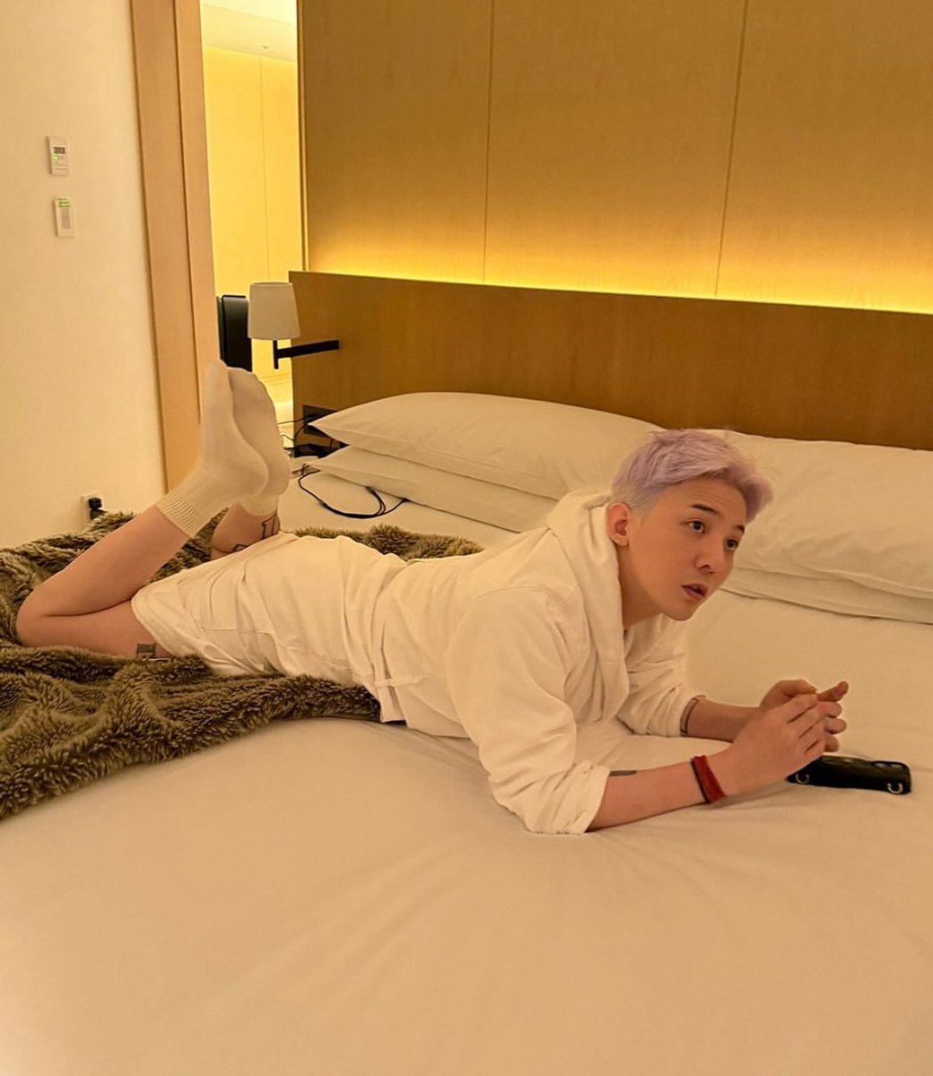 me when someone interrupts me while I’m reading my fanfic before bed