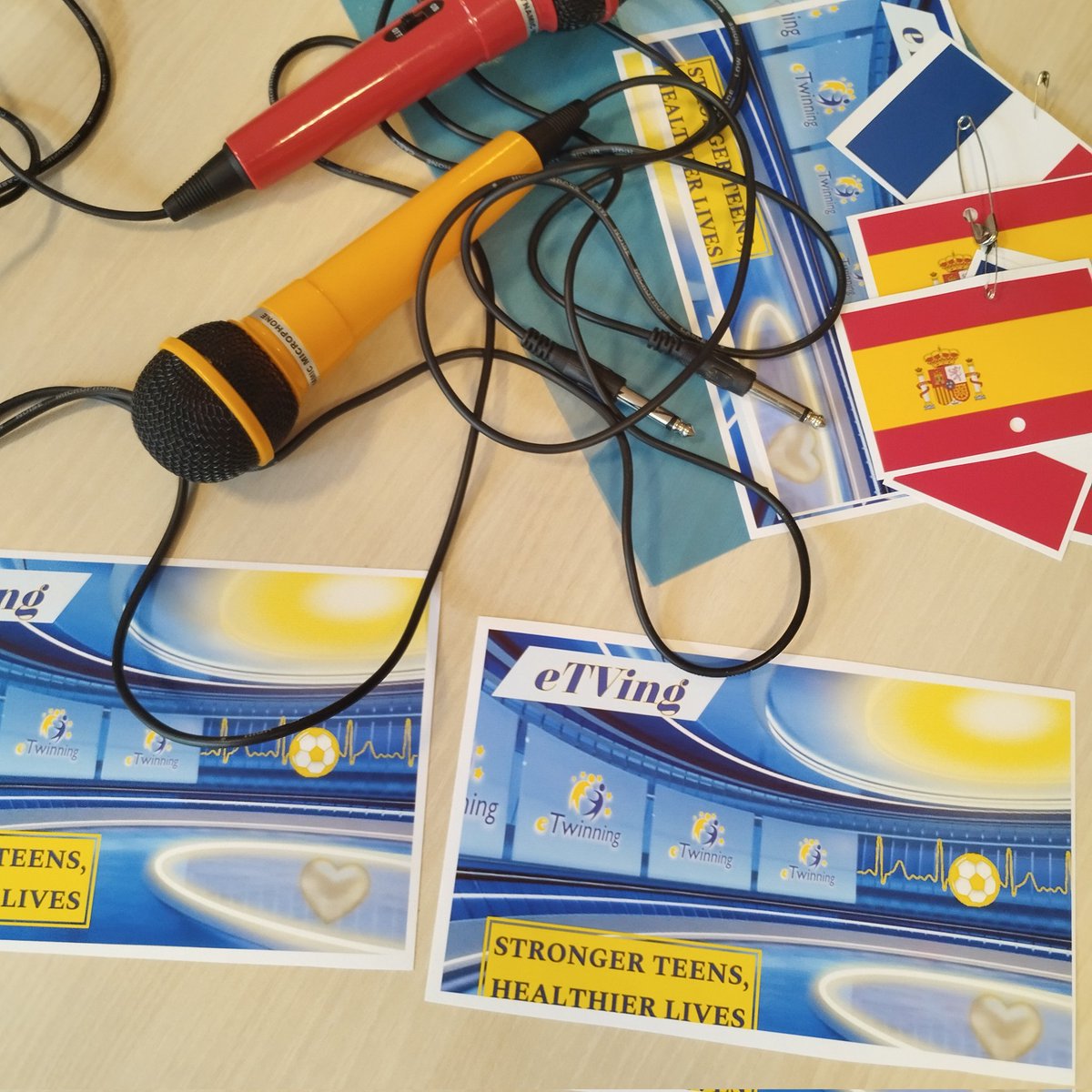 Trabajando Face tu Face  en nuestro proyecto eTwinning  gracias a  la acreditación Erasmus de nuestro centro . "Healthy and Sporty Youth in Europe   Lycée Descartes 🇫🇷 + IES San José 🇪🇸. <a href="/eTwinning_es/">eTwinning España</a>  <a href="/extretwinning/">@ExtreTwinning</a>
