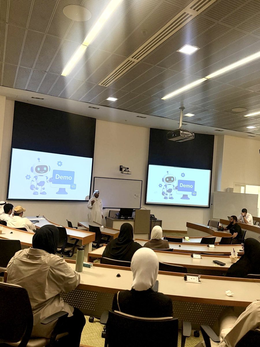 نظّم ناديClickIT التابع لقسم علوم المعلومات بالتعاون مع Kuwait University ACM Student Chapter ورشة عمل تفاعلية حول الذكاء الاصطناعي، بالتعاون مع أكاديمية كودد لتعريفهم بأساسيات الذكاء الاصطناعي وتطبيقاته العملية فهم المفاهيم الحديثة والمهنية

للتفاصيل 👇🏻
instagram.com/p/DJZkH19sKpB/…