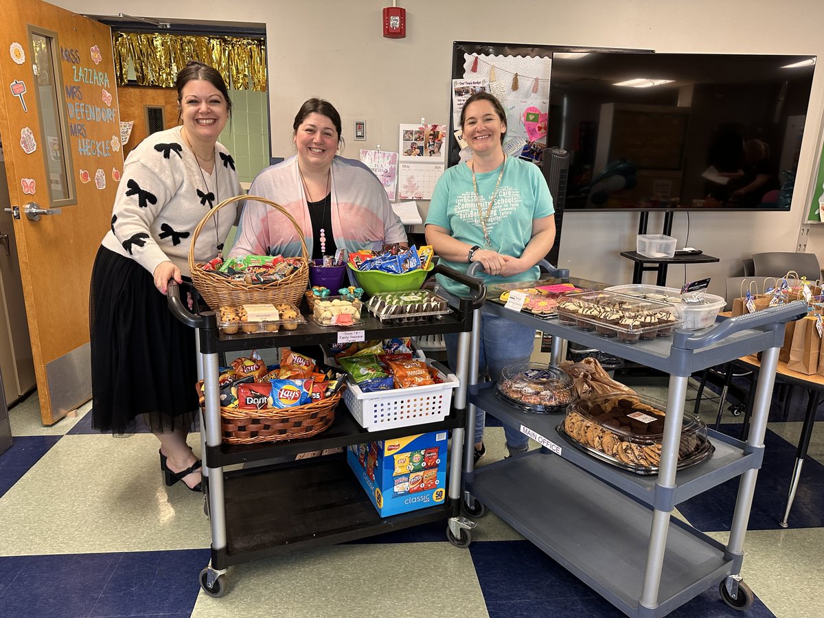 Longridge Elementary (@longridgegcsd) on Twitter photo A big thank you to all the families who sent in goodies for our staff this week for teacher & staff appreciation! We feel the love!! 💙💙 <a href="/lampman_kelly/">Kelly Lampman</a> <a href="/GCSDcommschools/">GCSD Community Schools</a> A big thank you to all the families who sent in goodies for our staff this week for teacher & staff appreciation! We feel the love!! 💙💙 <a href="/lampman_kelly/">Kelly Lampman</a> <a href="/GCSDcommschools/">GCSD Community Schools</a>