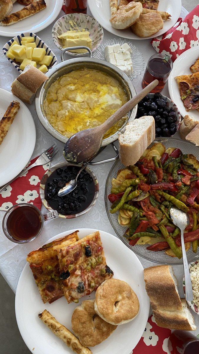 Asimile,sütlü-yoğurtlu-chialı kahvaltıların yanına şöyle doğal ve sağlam bir Turkish breakfast ile giriş yapalımmmm…cümleten herkese s.a…..