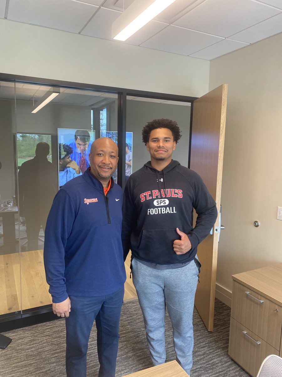 Thank you to <a href="/RickyBrumfield/">Coach B</a> from Syracuse for coming down to my campus and speaking with me❗️Can’t wait for the future <a href="/SPSFootballNH/">SPS Football</a> <a href="/icegrillz74/">Carl Taylor</a>