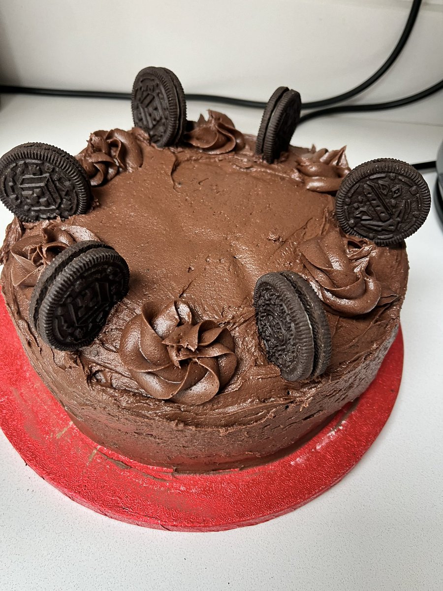 Tom G 📕 tweet media