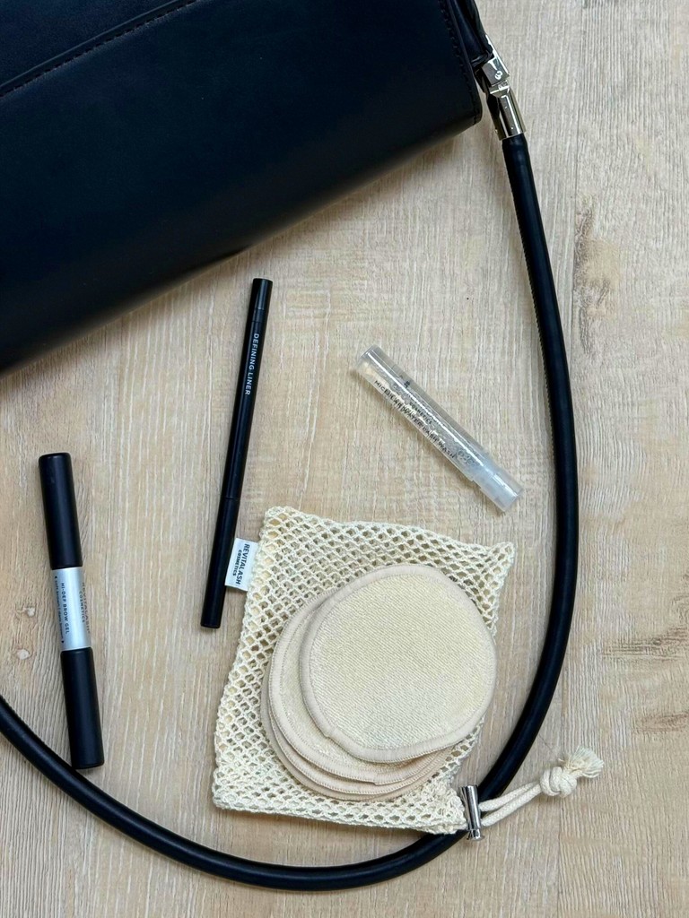 Bold lashes &amp; brows, on us. 🌷 Get a FREE 4-piece makeup gift with your $125+ purchase, only at l8r.it/pjF3 – just in time for Mother’s Day.