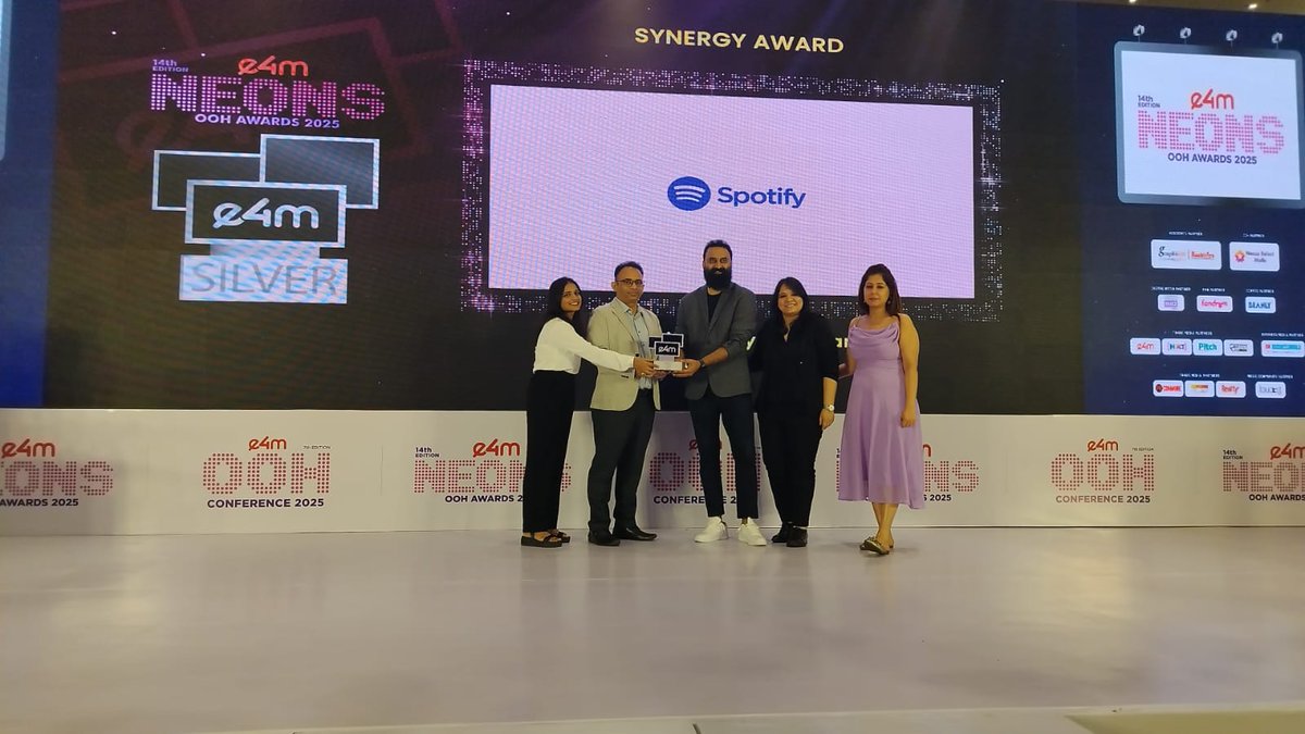 e4mevents's tweet image. 🔥 Big applause for the champions of OOH!

Category: Synergy   Award
Winner: @tvs_motors @CoralPRandMedia
    @Spotify
  @PublicisGroupe   #SingaporeTourismBoard  @PublicisGroupe

#OOHAwards #e4mNeonsOOH #CreativeImpact