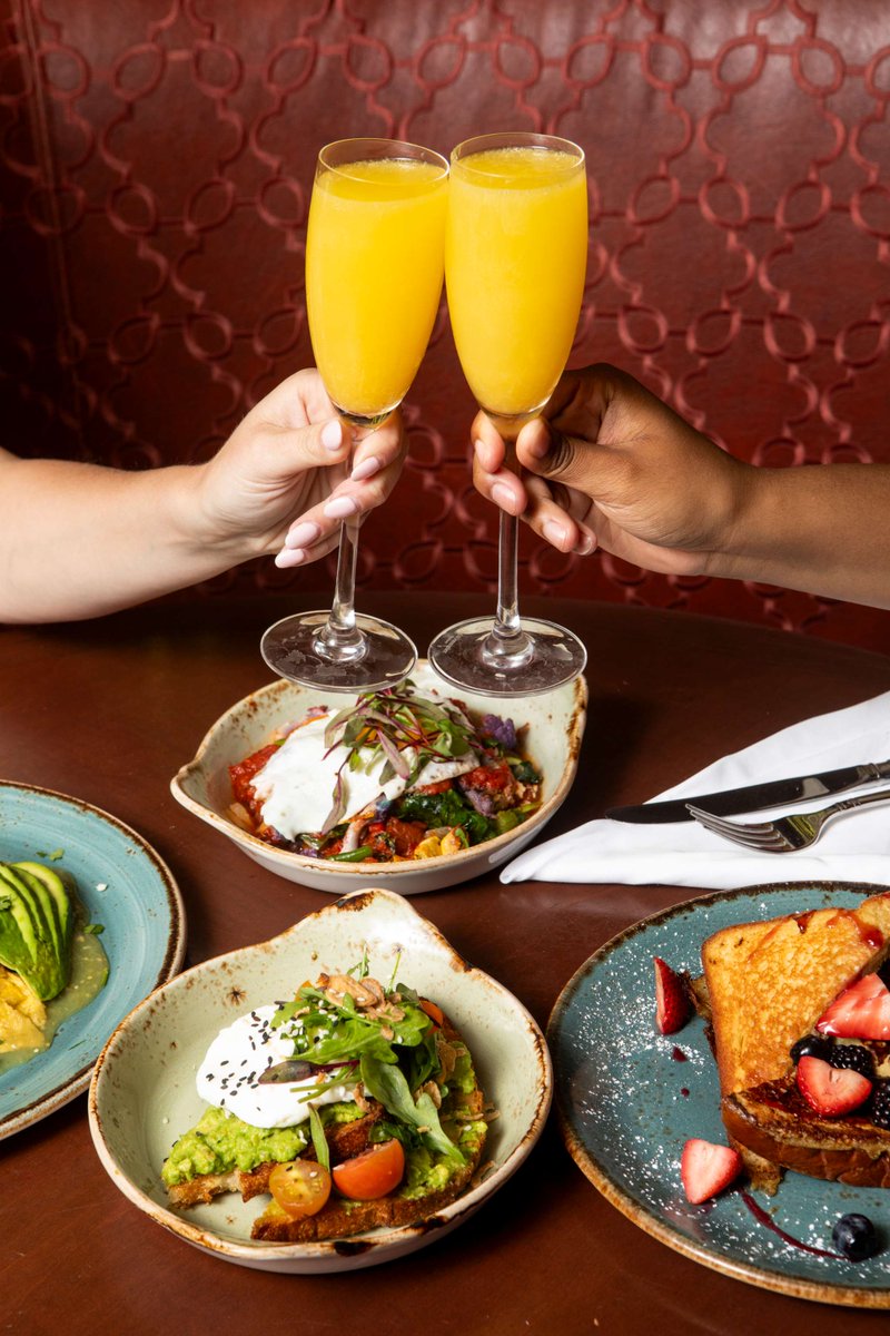 SheratonChicago's tweet photo. There’s still time to treat Mom to a memorable Mother’s Day! Join us for a special brunch at Riverside Café and make it a weekend to remember with an overnight stay in the heart of the city. https://t.co/0ZLnP7lO5Q