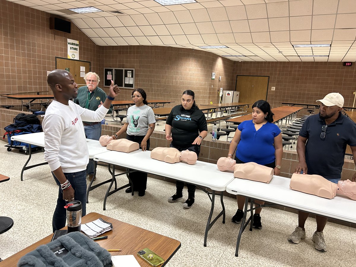 WarriorsFACE's tweet photo. Thank you to Mr. Leo with LifeSaver CPR Certifications for offering the Basic Life Support training to parents and staff at Albright! We had a blast learning life saving skills. @AlbrightMS @AliefISD @Alief_Fame https://t.co/h5gUo8WwBj