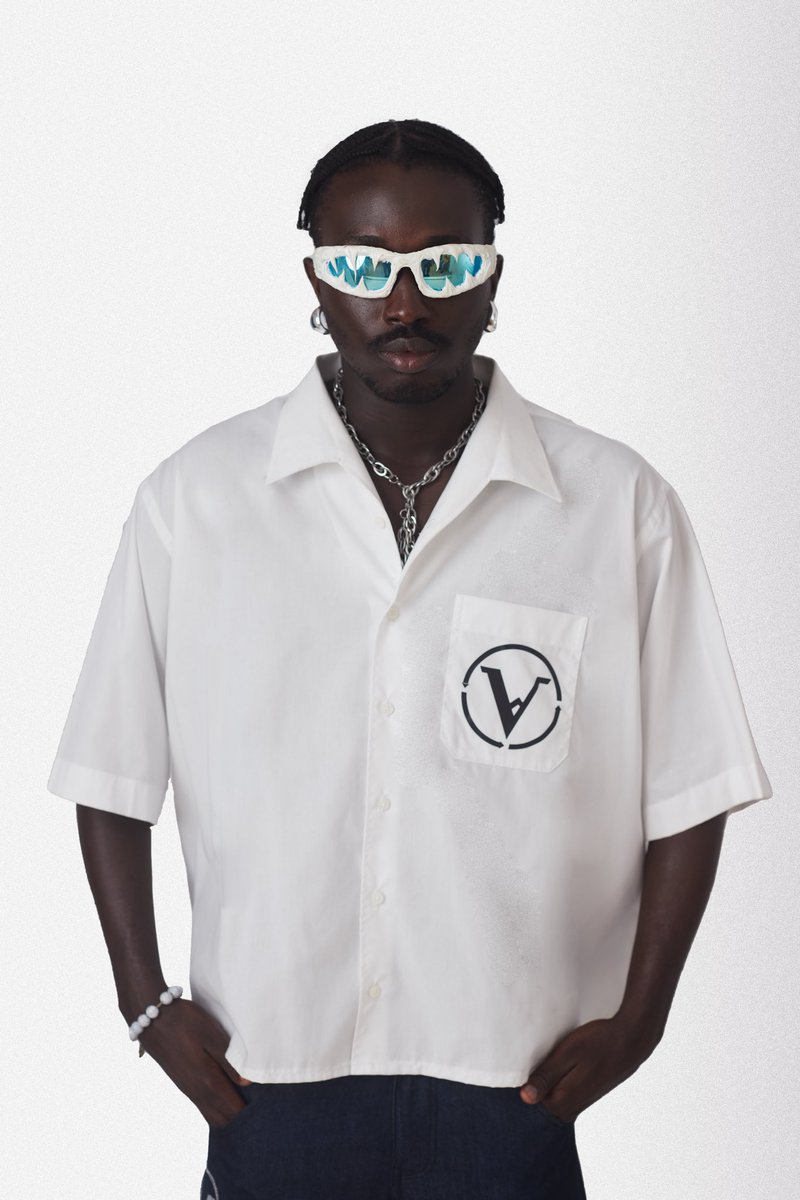 vworrld's tweet image. LOOK 13 (V-Chart)
Creative director : @purplegaddafi
Photography & art direction : @Thesicknerd
