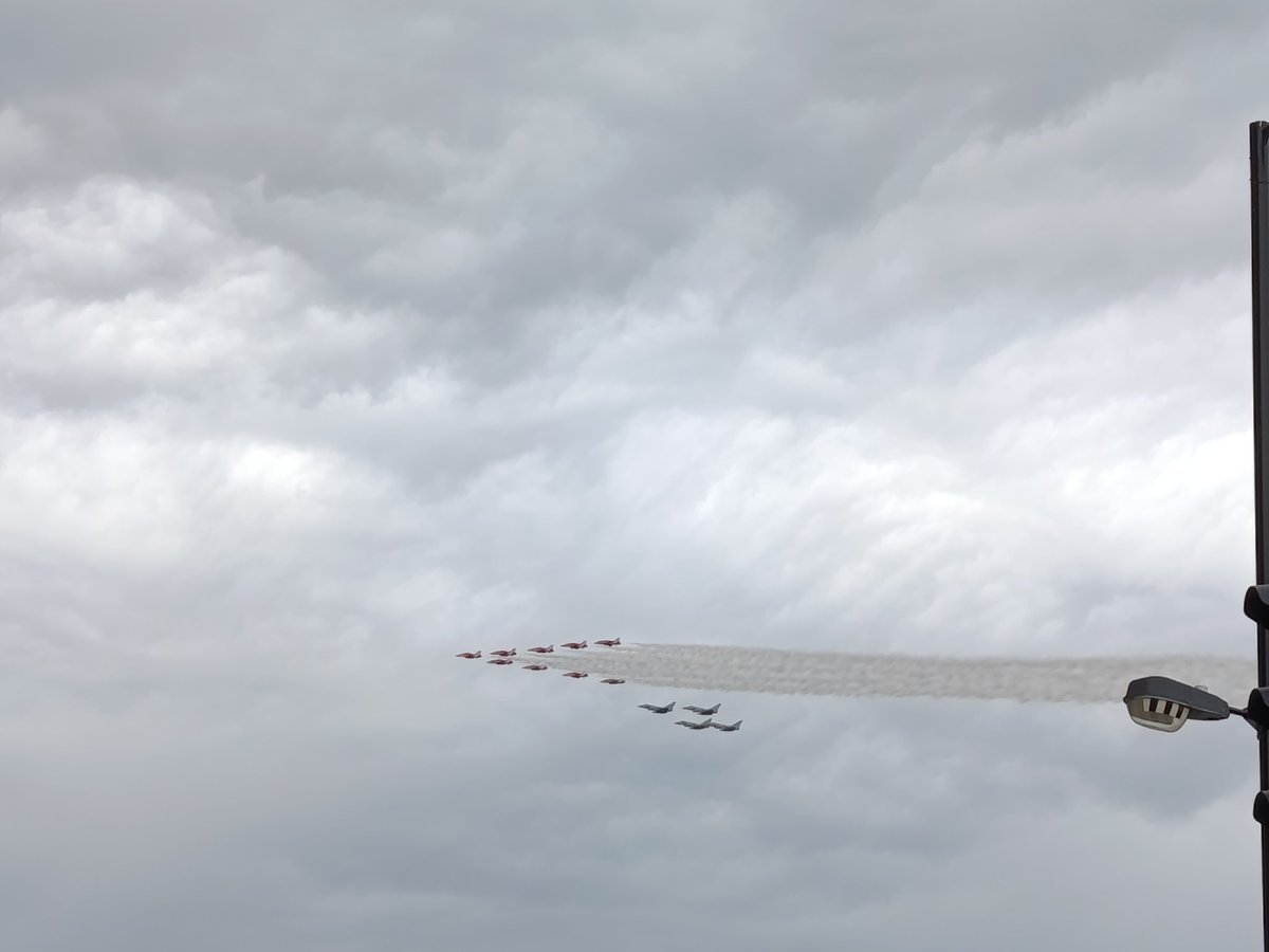 The Red Arrows have elected a new Pope ✈️💨