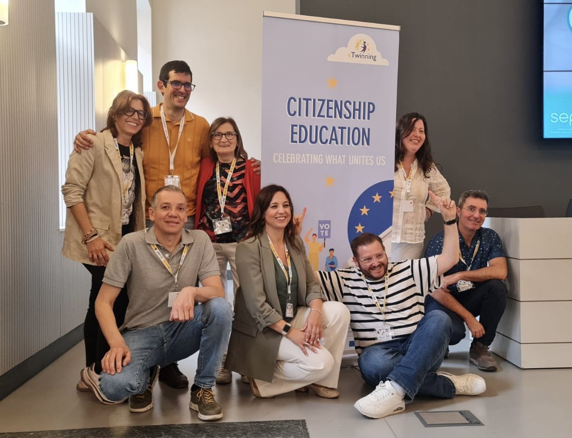 XII Encuentro Nacional. 
Aprendiendo en el encuentro de embajadores eTwinning de Valencia que se celebra en Valencia los días 8 y 9 de mayo🇪🇺 #ETWEMBAJADA12
 <a href="/educaINTEF/">Educación INTEF</a> 
<a href="/sepiegob/">SEPIE</a> 
<a href="/eTwinning_es/">eTwinning España</a> 
<a href="/ProgramasRM/">ProgramasRM</a> 
<a href="/AsociacionAmae/">AMAE Asociación Mediterránea Amigos de Erasmus</a> 
<a href="/eTwinnico/">etwinnico</a>