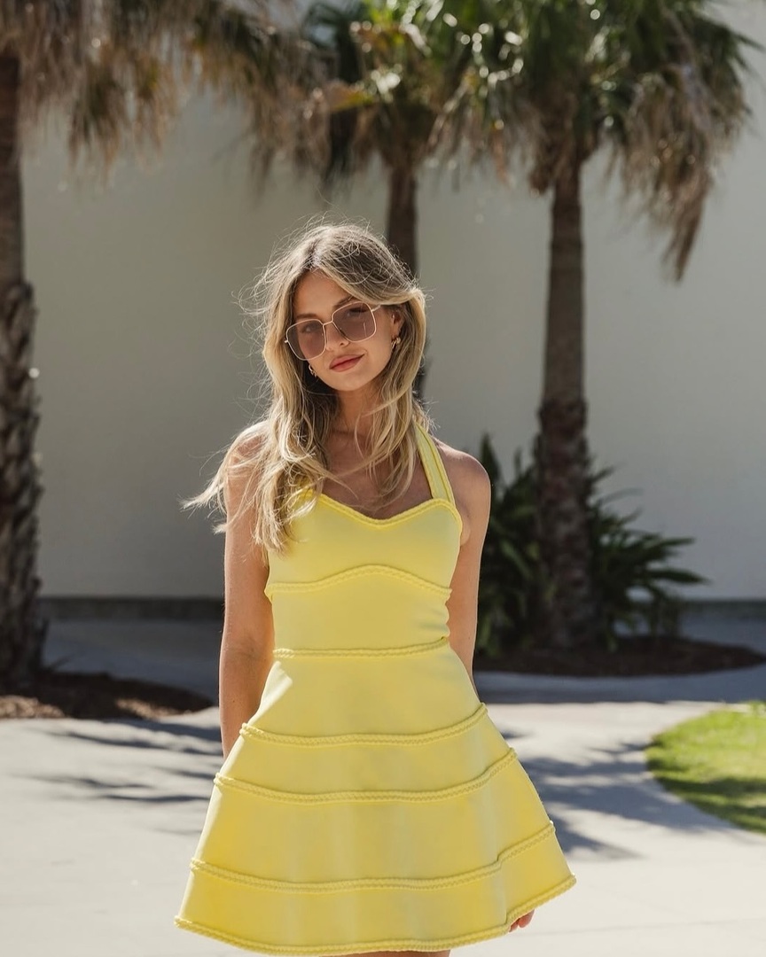 SwimwearWorld's tweet image. Lemonade vibes, sunshine feels. 🍋✨
.
.
#dressseason #springfeeling instagr.am/p/DJZl1PViwF2/