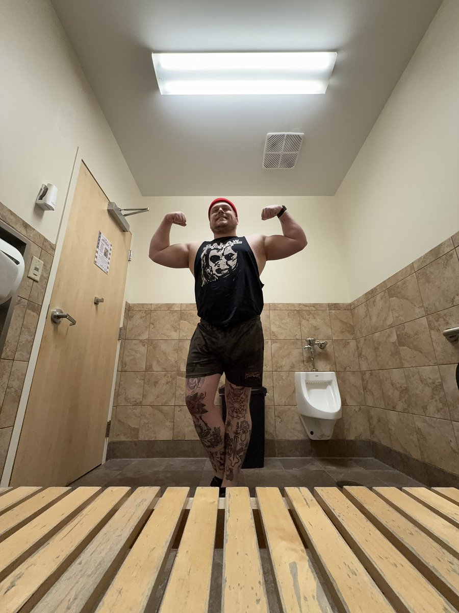 mightydysmorphicpowerlifter tweet media