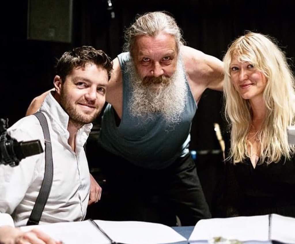 Sharonmuskebear's tweet image. #ThrowbackThursday 
#TomBurke
#AlanMoore
#SiobhánHewlett 
Reading through for #TheShow which I watched again yesterday. Always surprised how much I enjoy it since it's waaay out of my comfort zone 😆🤪