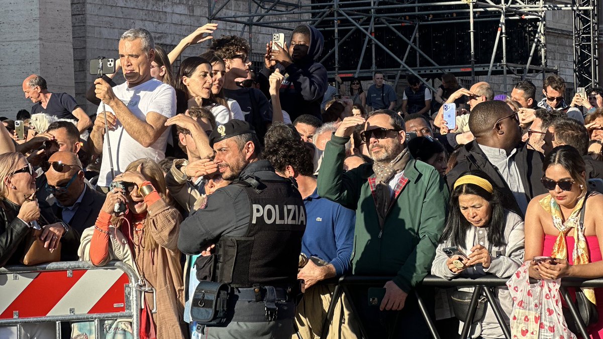 Alex Hogan (@alexhogantv) on Twitter photo We have white smoke! Tens of thousands of people are pouring into St Peter’s Square to see the new pope for the first time. We have white smoke! Tens of thousands of people are pouring into St Peter’s Square to see the new pope for the first time.