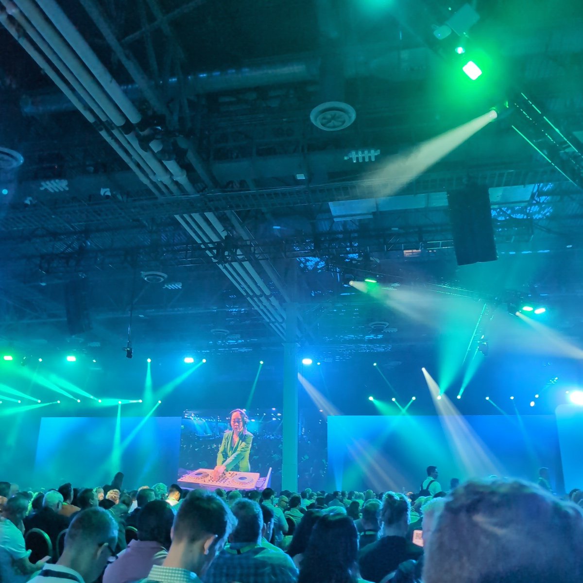 meetusinghal's tweet image. Ace DJ! ELECTRIC VIBES! #Knowledge25 #Know25