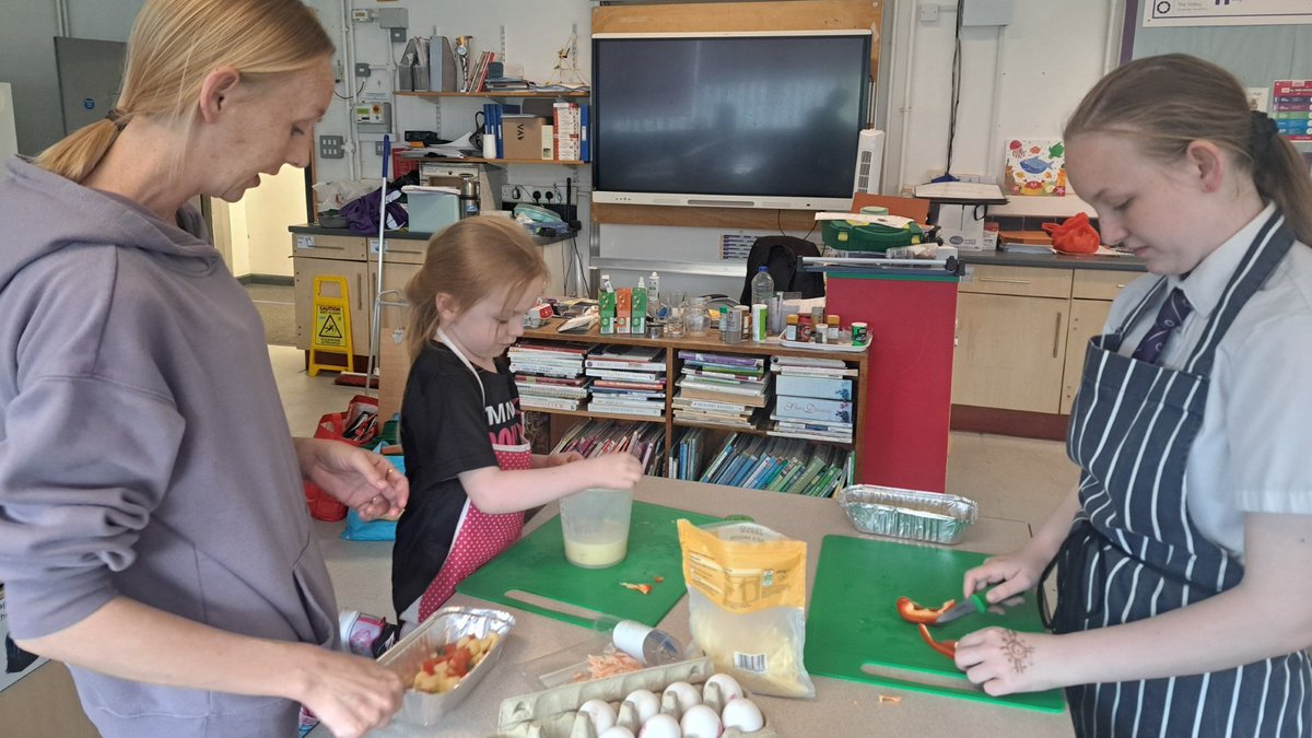 We're at our family cook session with Dr Emma. Today we are thinking about healthy breakfasts and how they will help us #ShineLikeAStar at school. #BeEngaged #LeadingMyWellbeing #ValleyVitality
