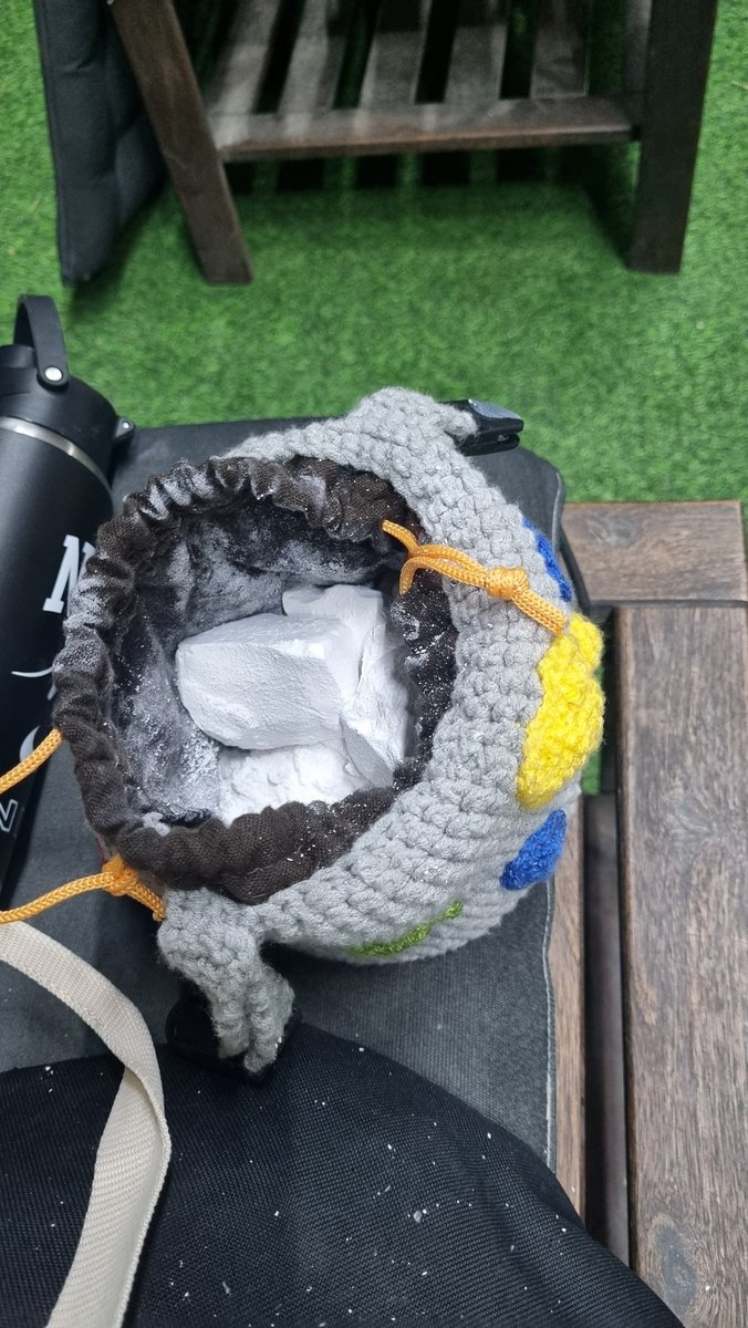 Coffeeandsleep1's tweet photo. Made a rock climbing themed chalk bag! There's a clasp to attach it to the belt. 😁 https://t.co/2Zgo5zFN4i
